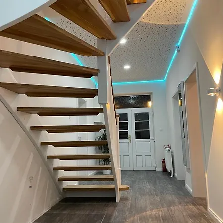 Citygluecknms - Direkt Am Bahnhof Und Einkaufszentrum 2*