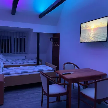 Citygluecknms - Direkt Am Bahnhof Und Einkaufszentrum Pensionat Neumünster